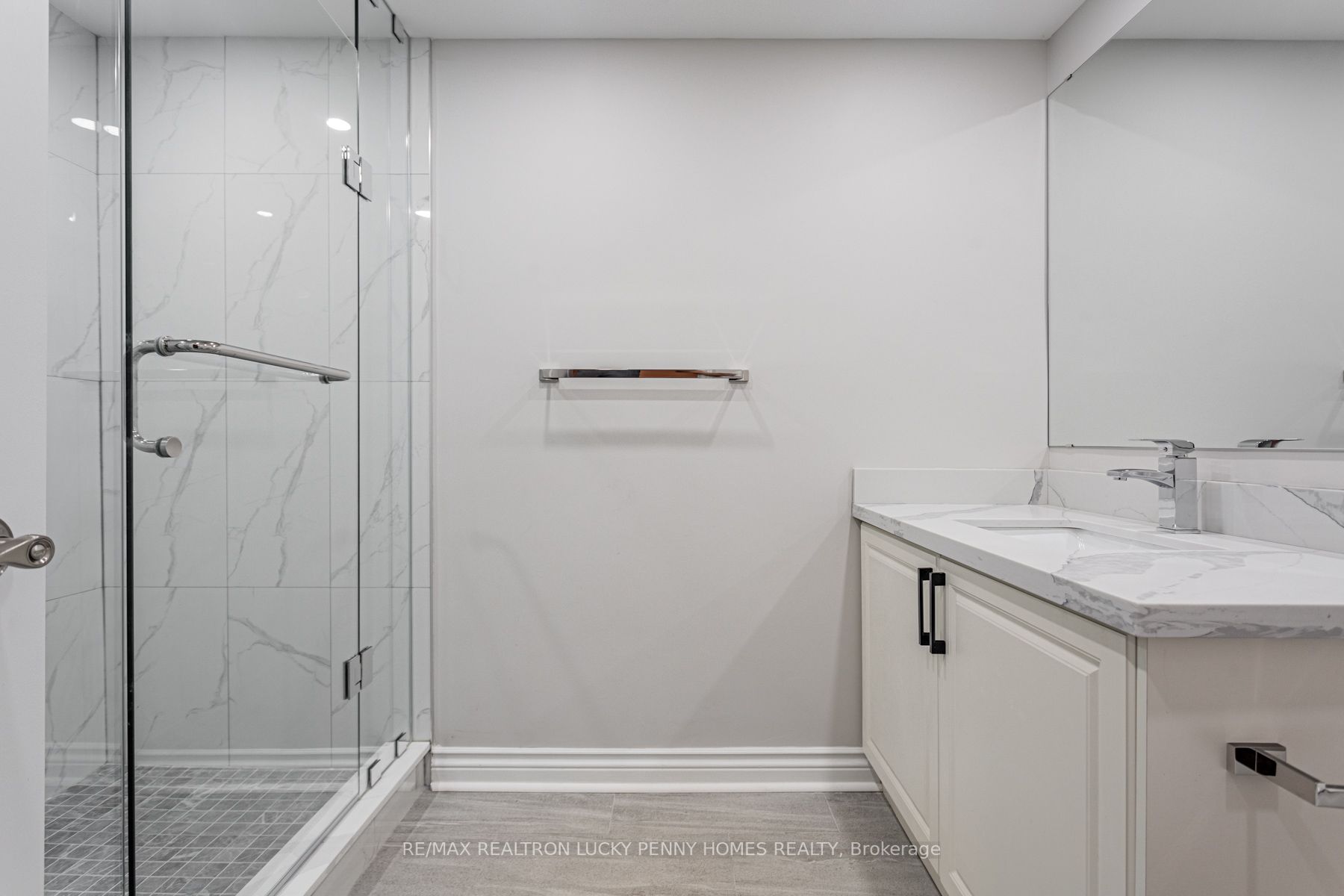 6 Village Squire Lane