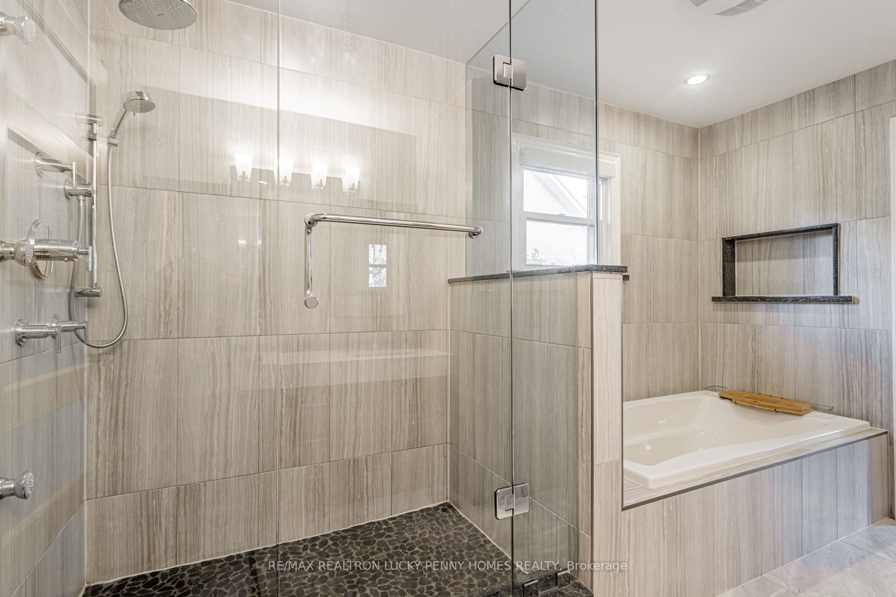 6 Village Squire Lane