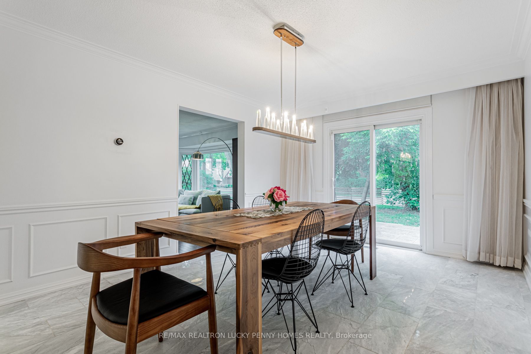 6 Village Squire Lane