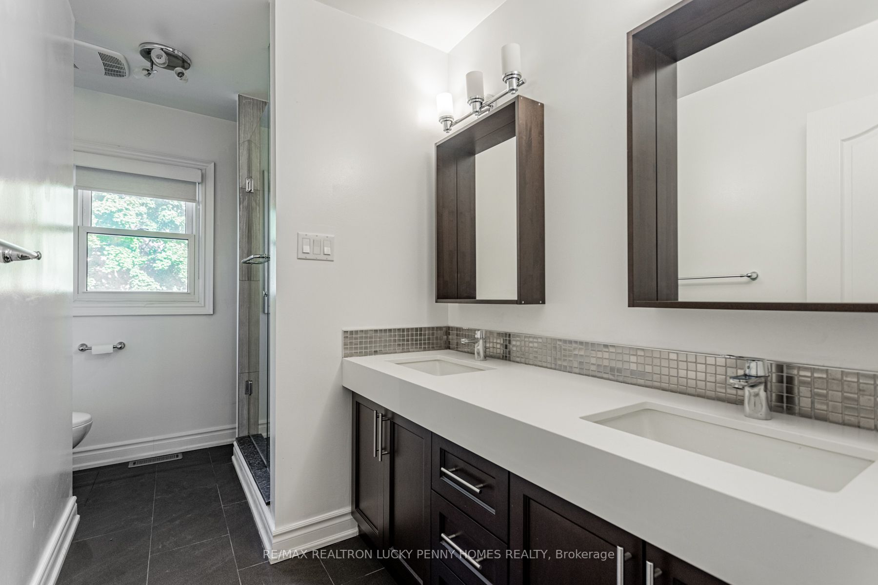 6 Village Squire Lane