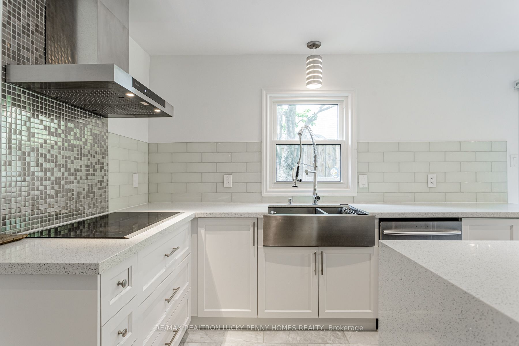 6 Village Squire Lane