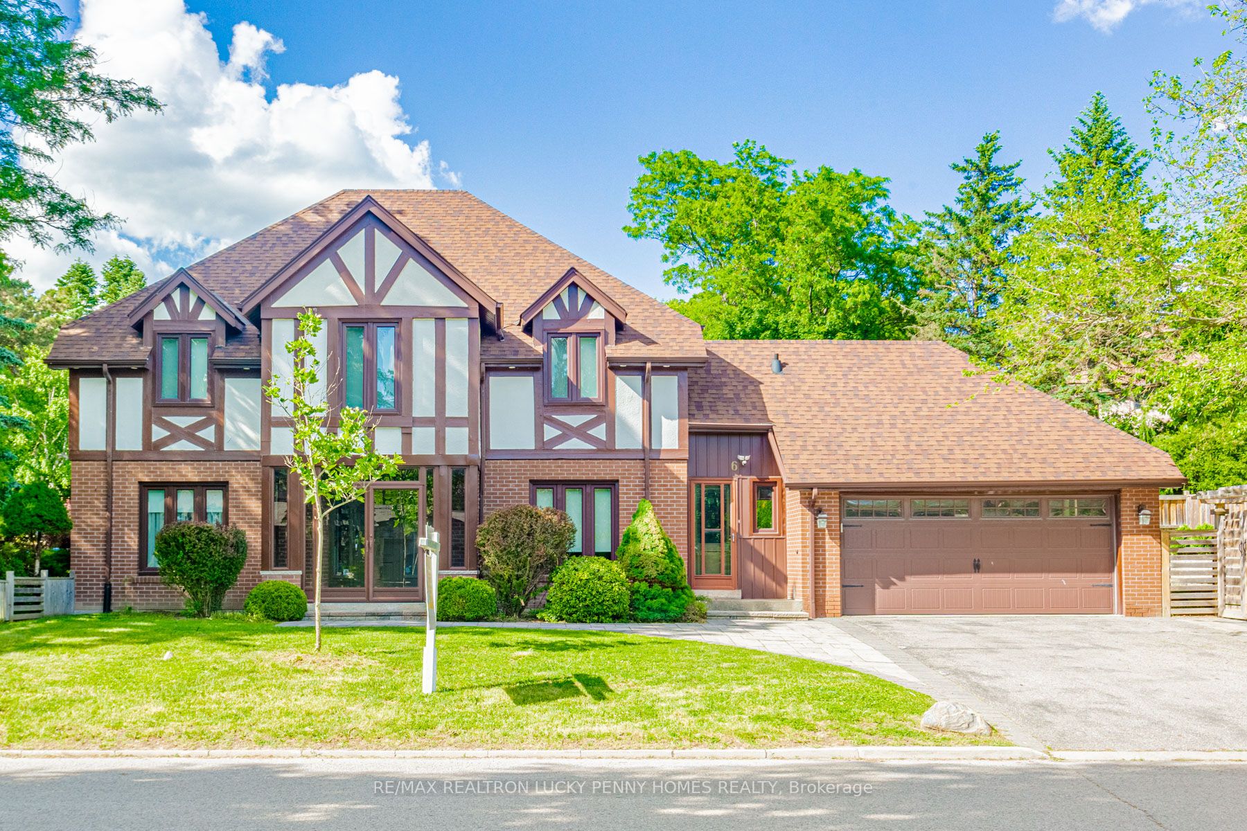6 Village Squire Lane