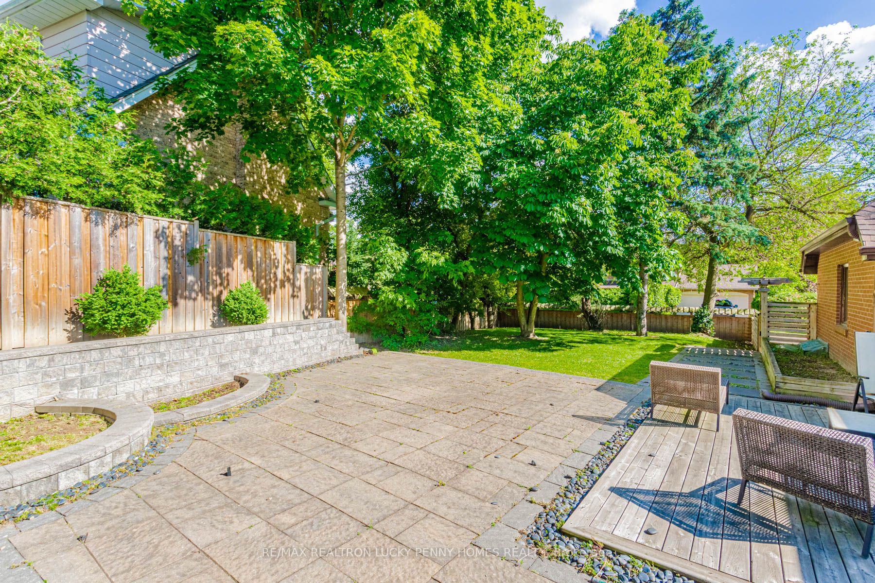 6 Village Squire Lane