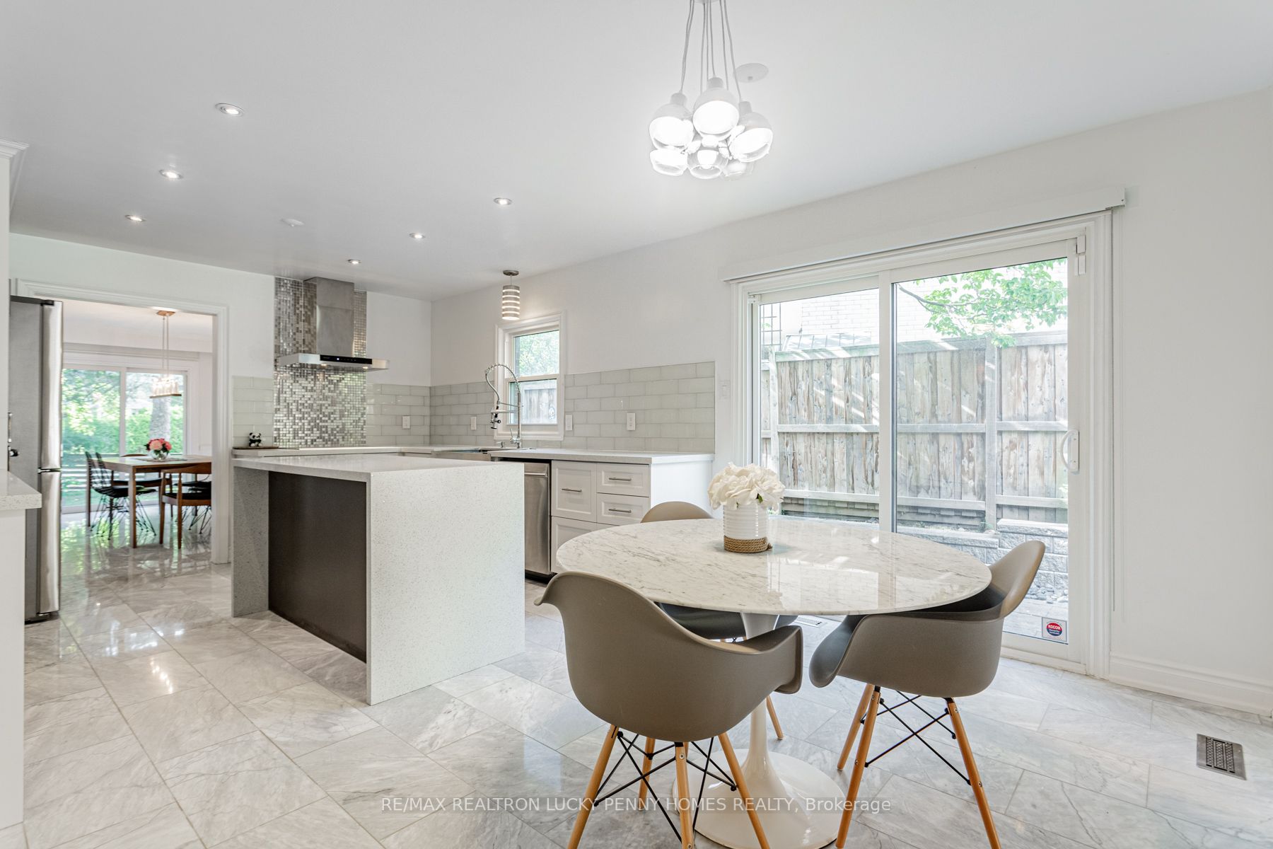 6 Village Squire Lane