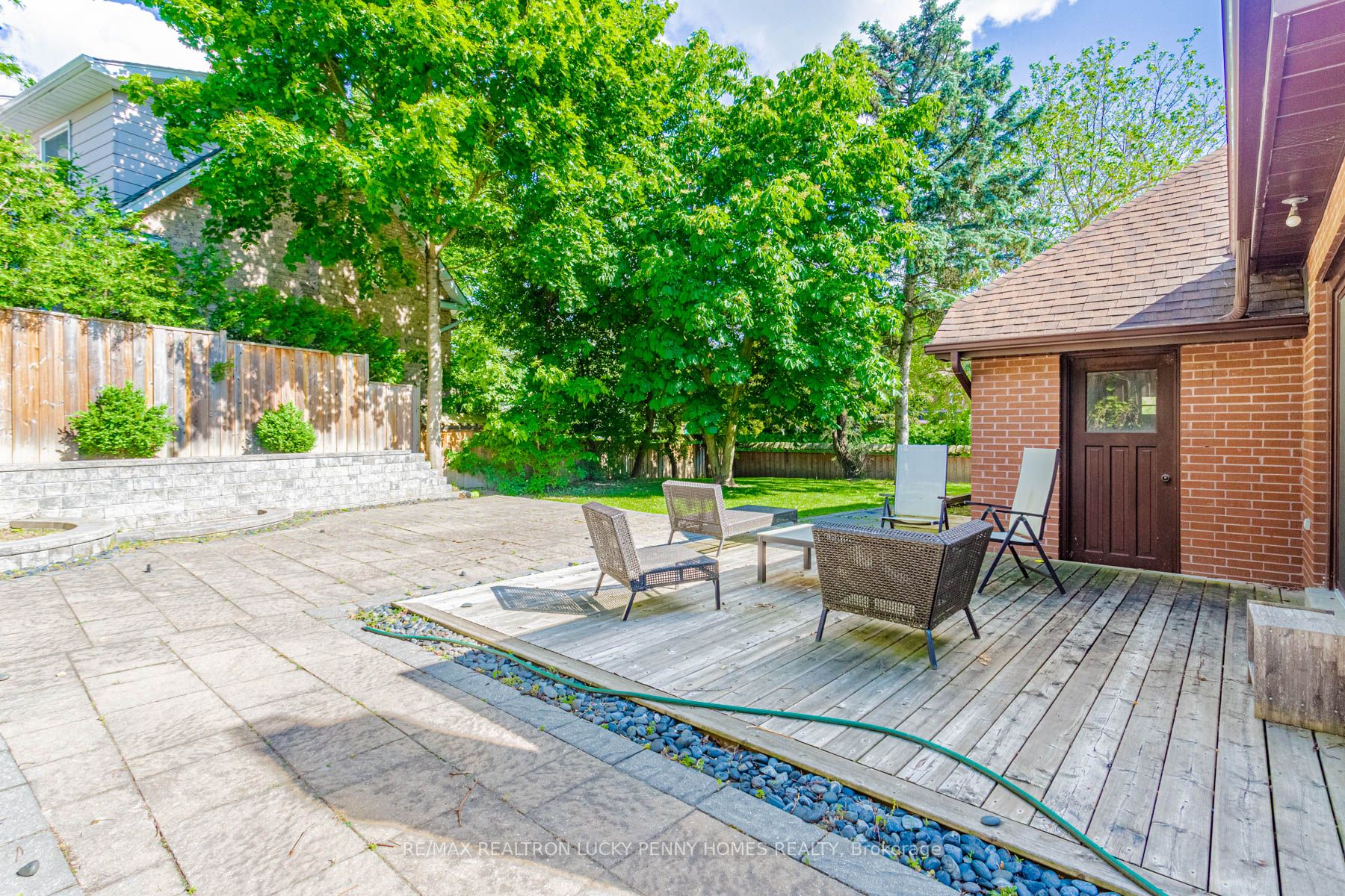 6 Village Squire Lane