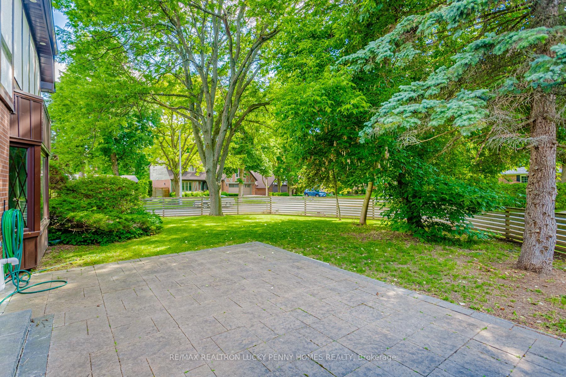 6 Village Squire Lane