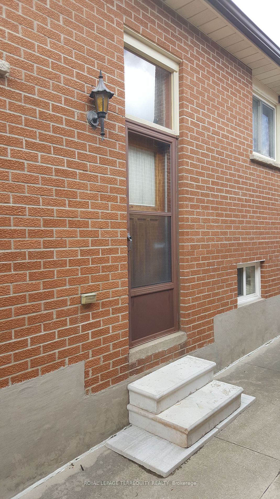 84 Aberdeen Ave