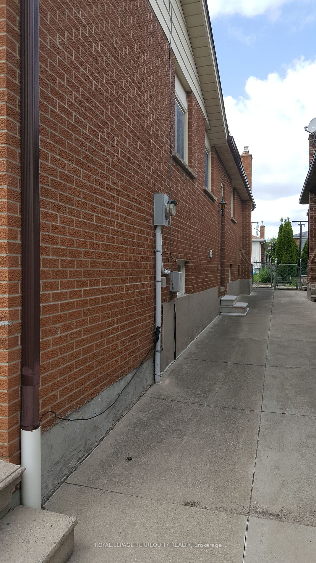 84 Aberdeen Ave