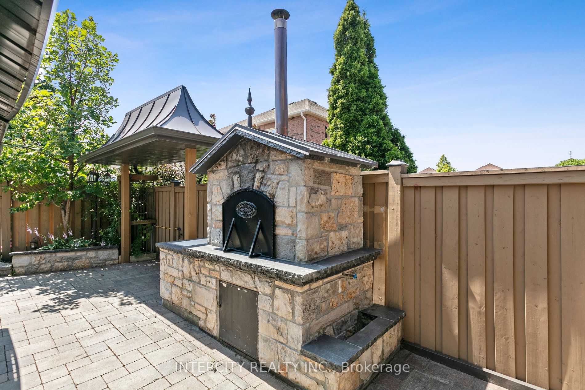 143 Monterey Rd