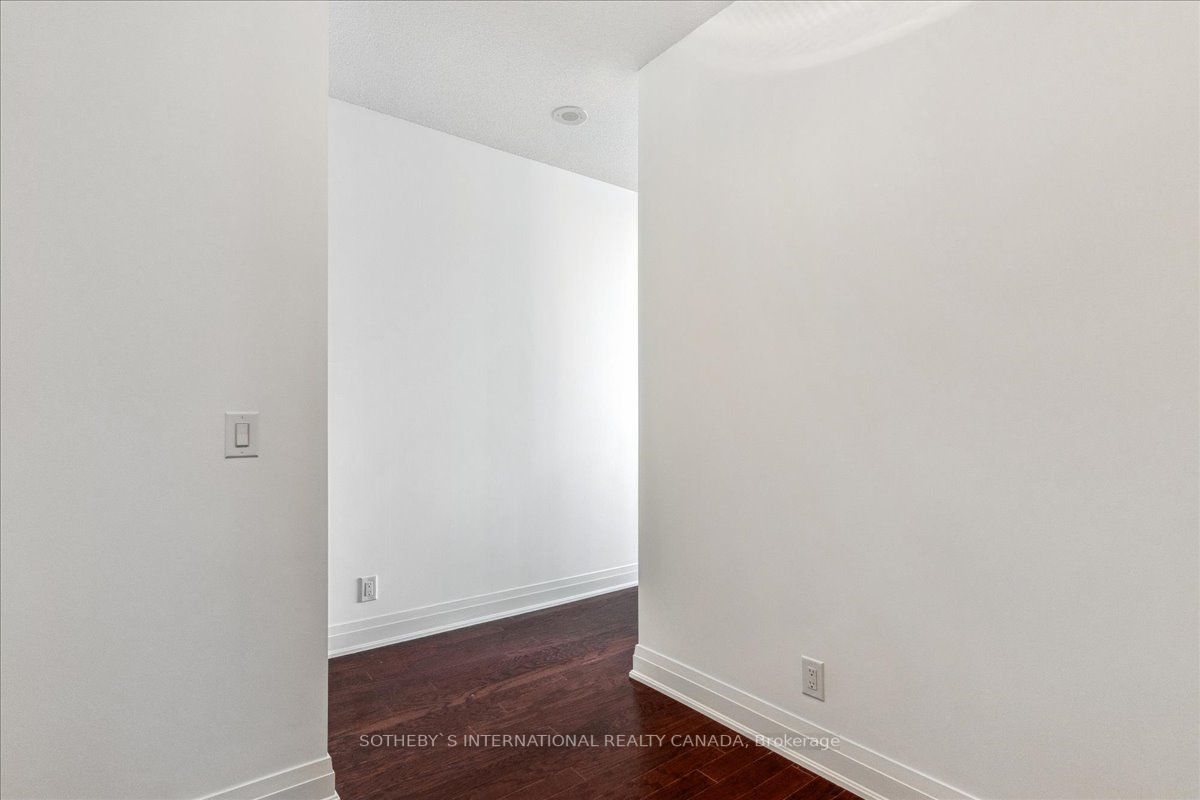 520 Steeles Ave, #514