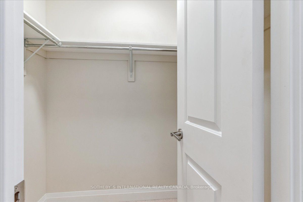 520 Steeles Ave, #514