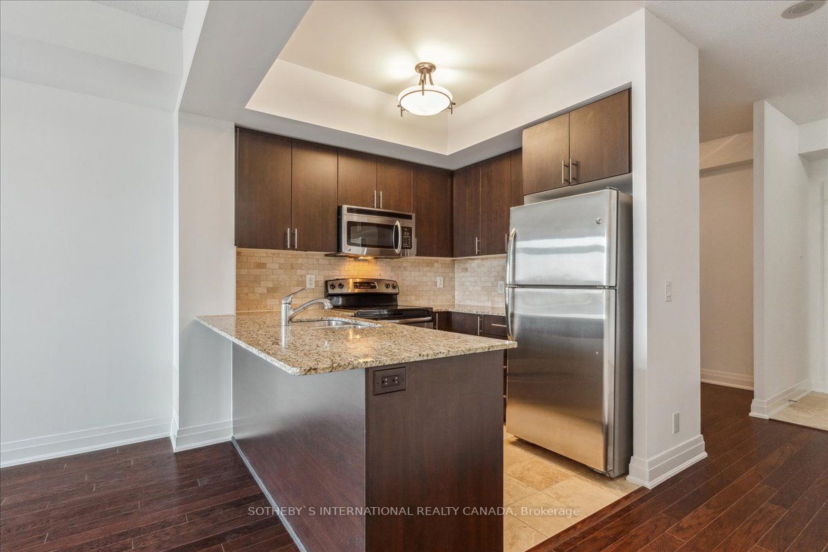 520 Steeles Ave, #514