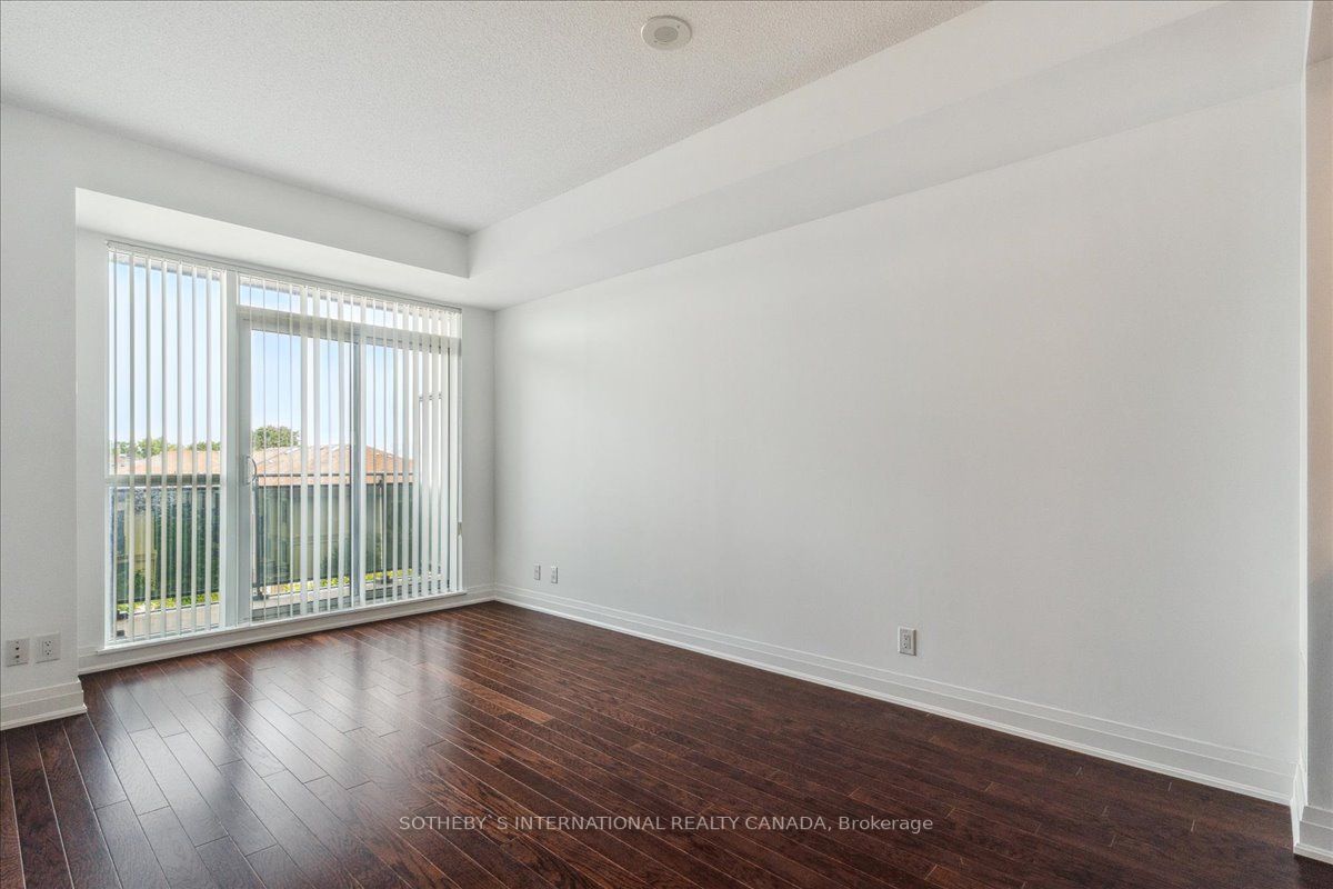 520 Steeles Ave, #514