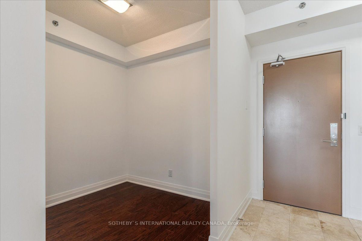 520 Steeles Ave, #514