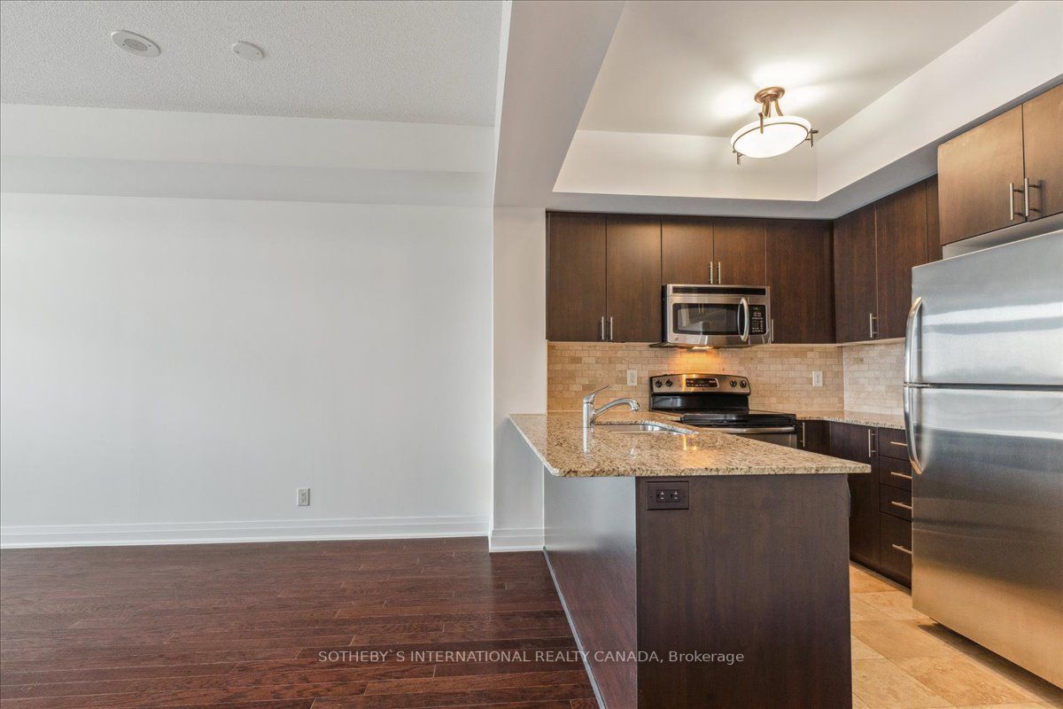 520 Steeles Ave, #514