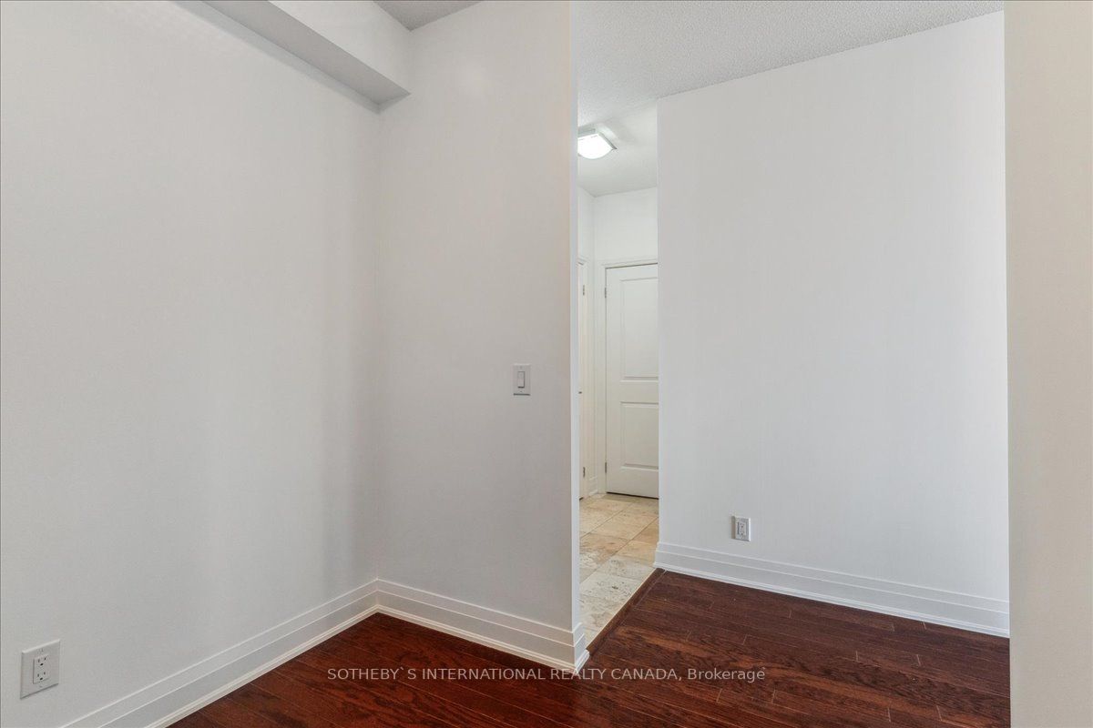 520 Steeles Ave, #514