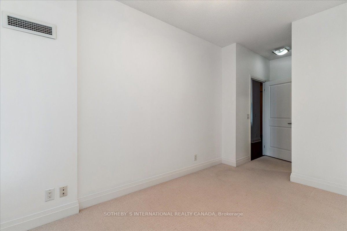 520 Steeles Ave, #514