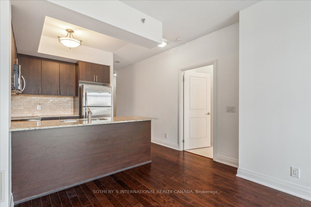 520 Steeles Ave, #514