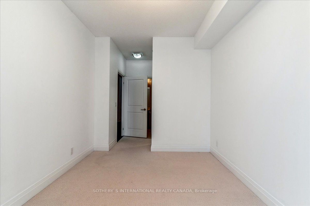 520 Steeles Ave, #514