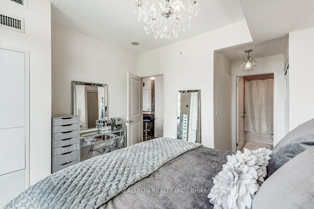 2900 Highway No. 7, #2305