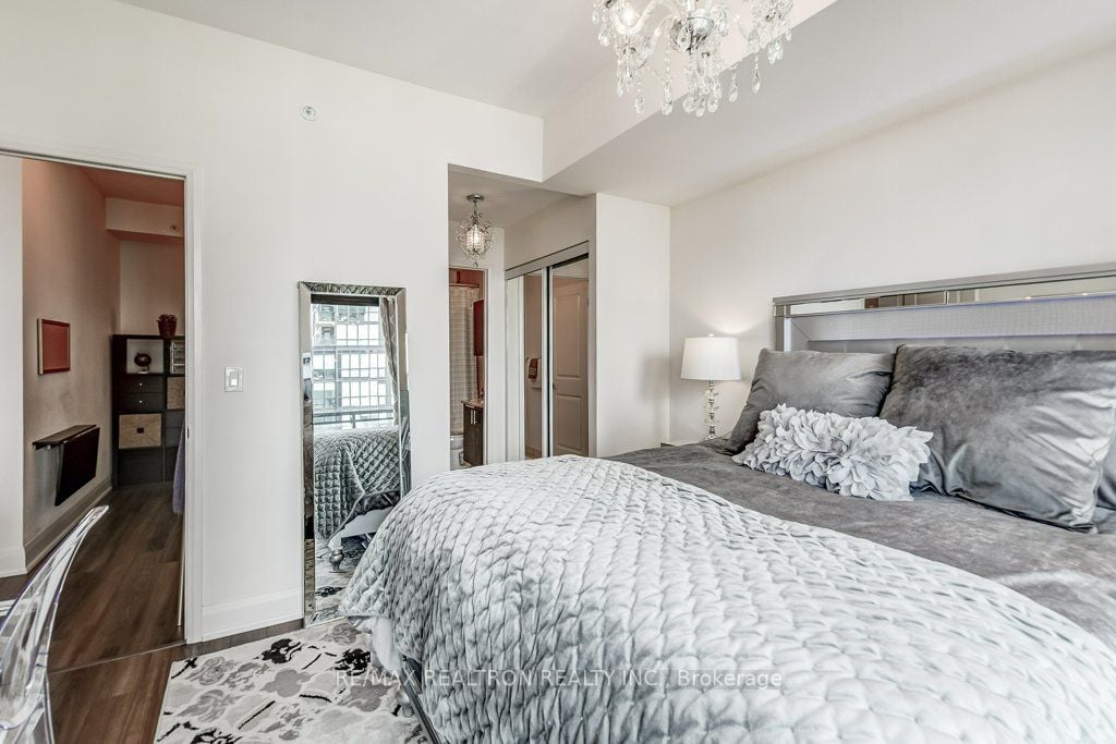 2900 Highway No. 7, #2305