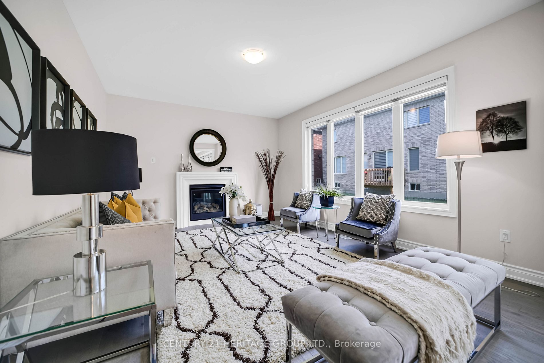 5 Hitching Post Road