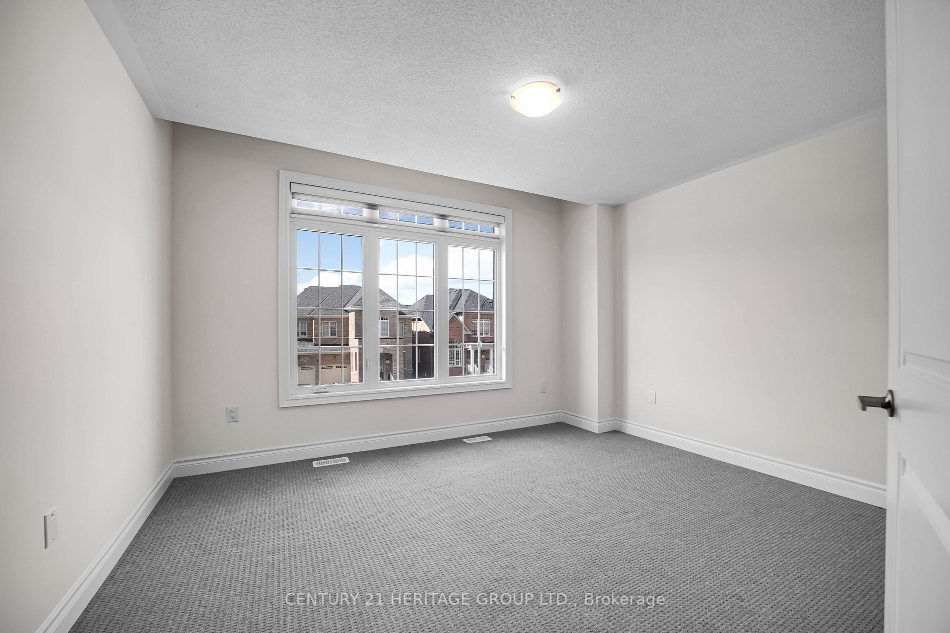 5 Hitching Post Road