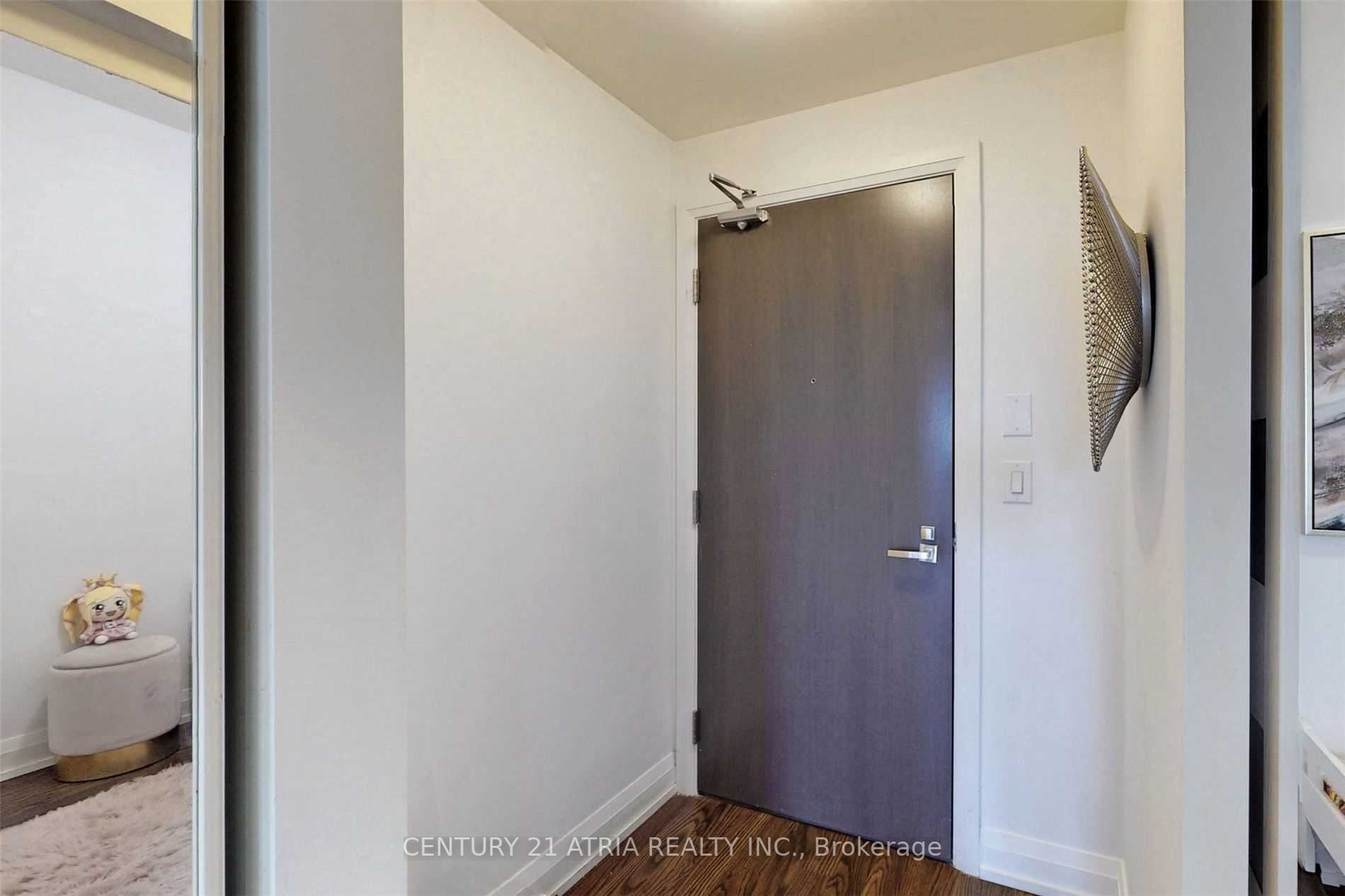 7161 Yonge St, #1527