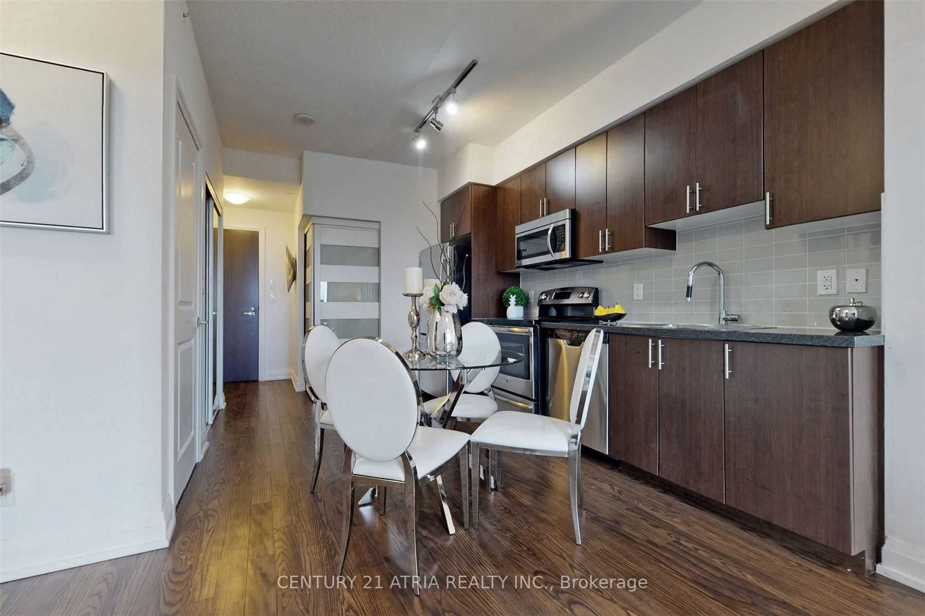 7161 Yonge St, #1527