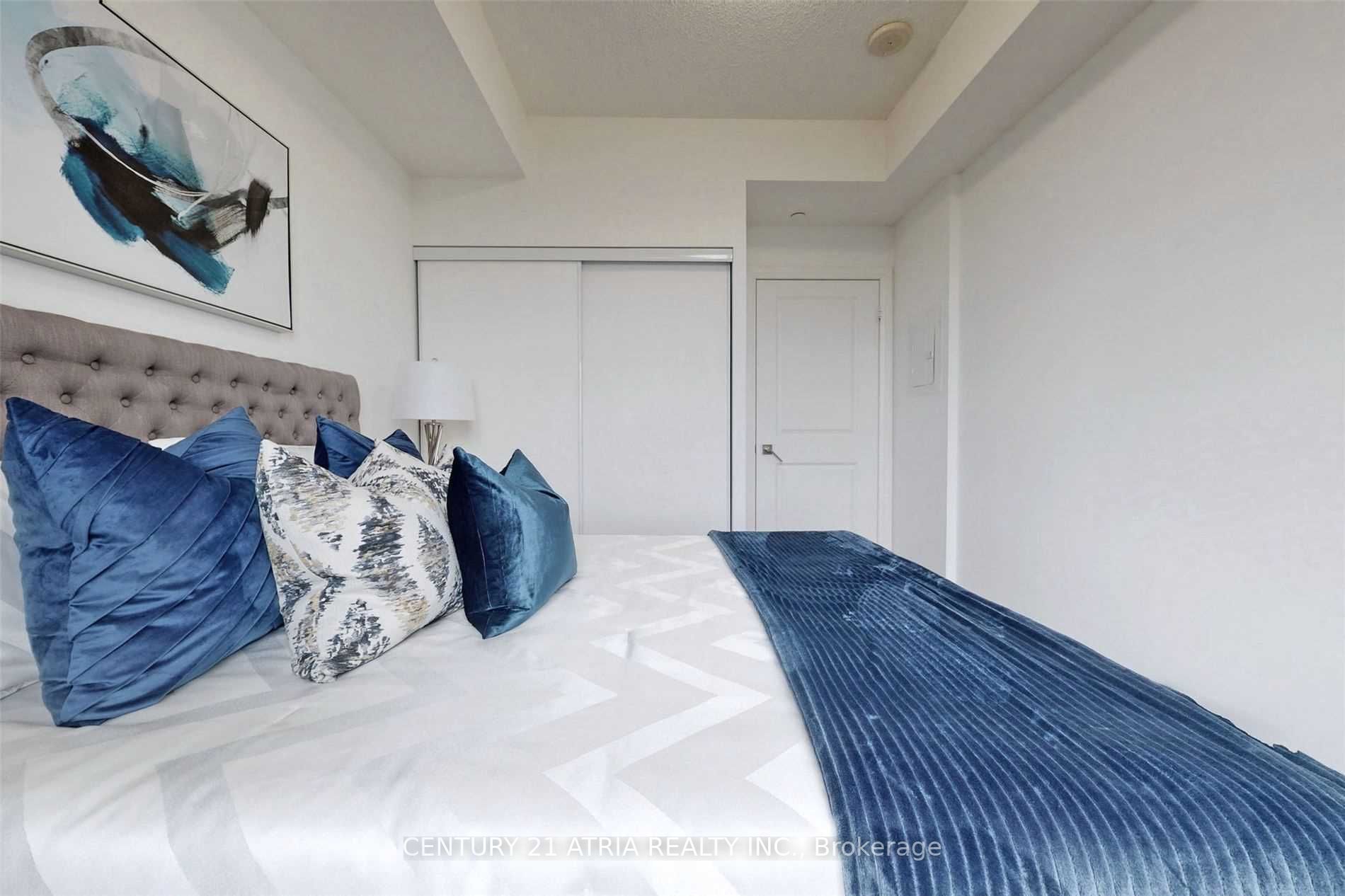 7161 Yonge St, #1527
