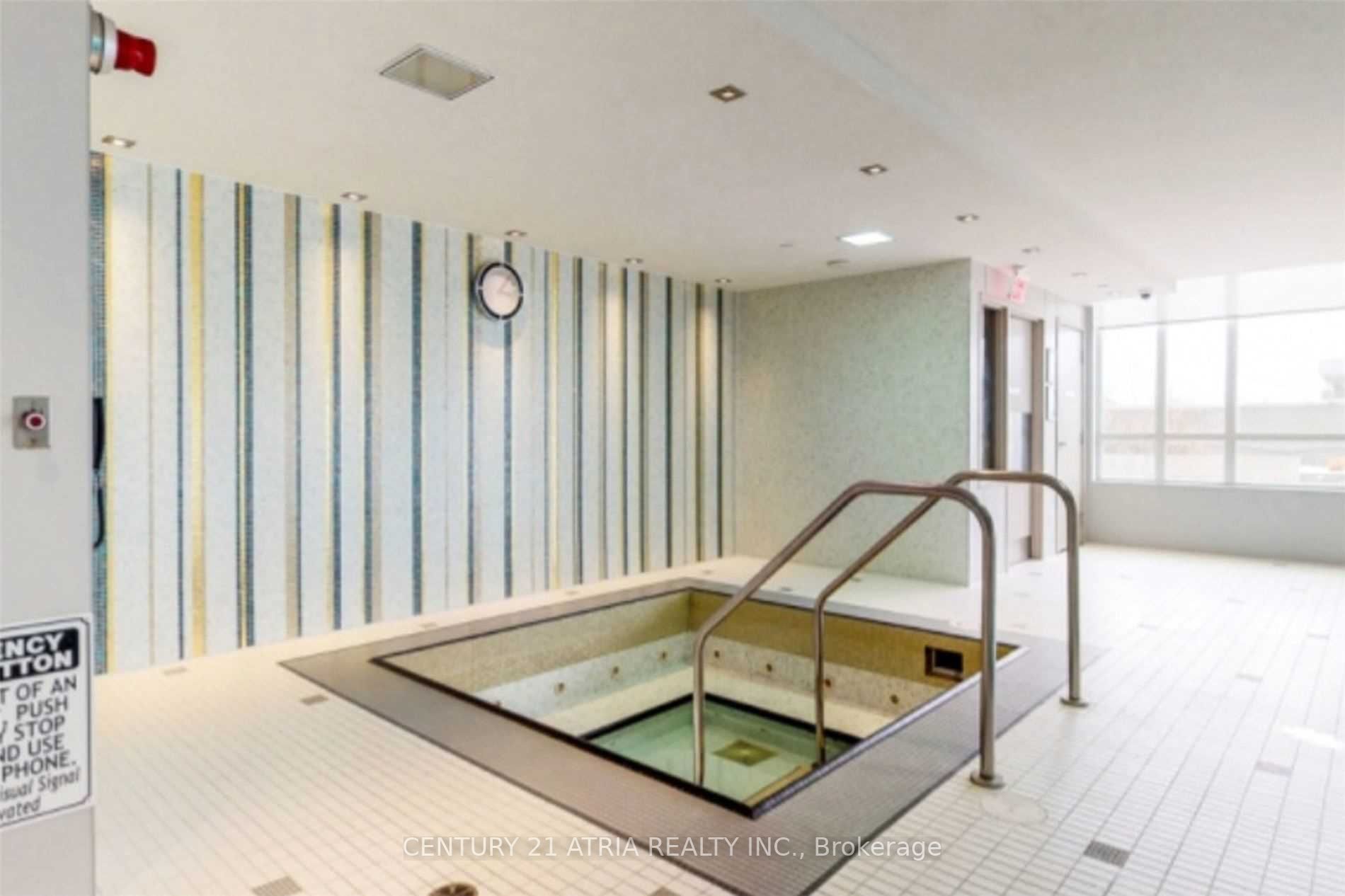 7161 Yonge St, #1527