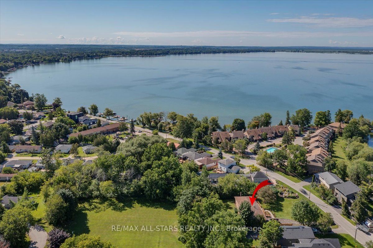 35 Lake Dr N