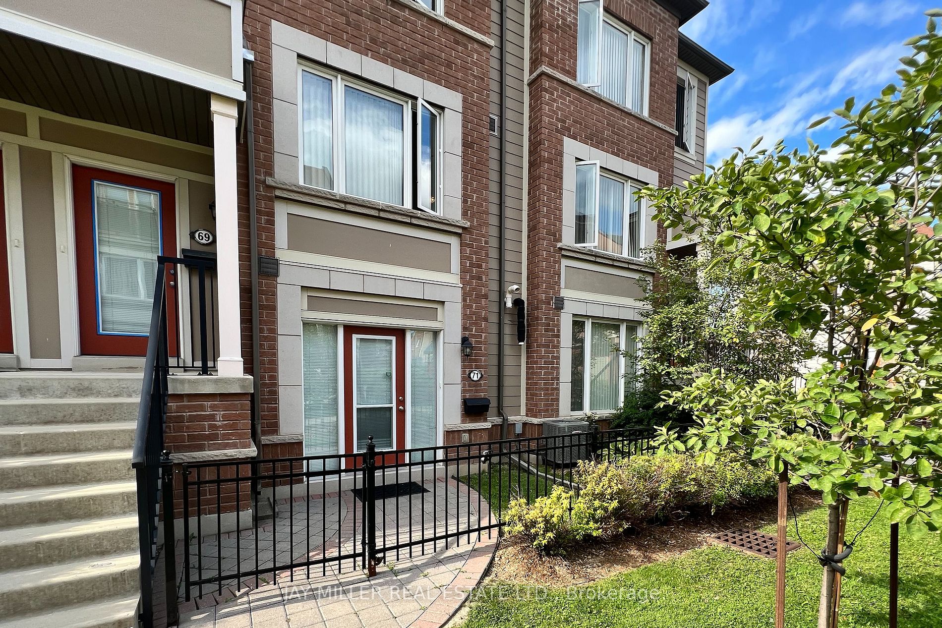 71 Burton Howard Dr, #7
