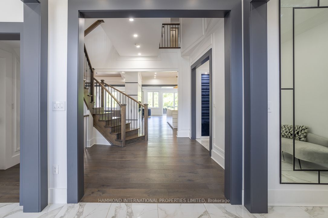 32 Sir Henry Crt