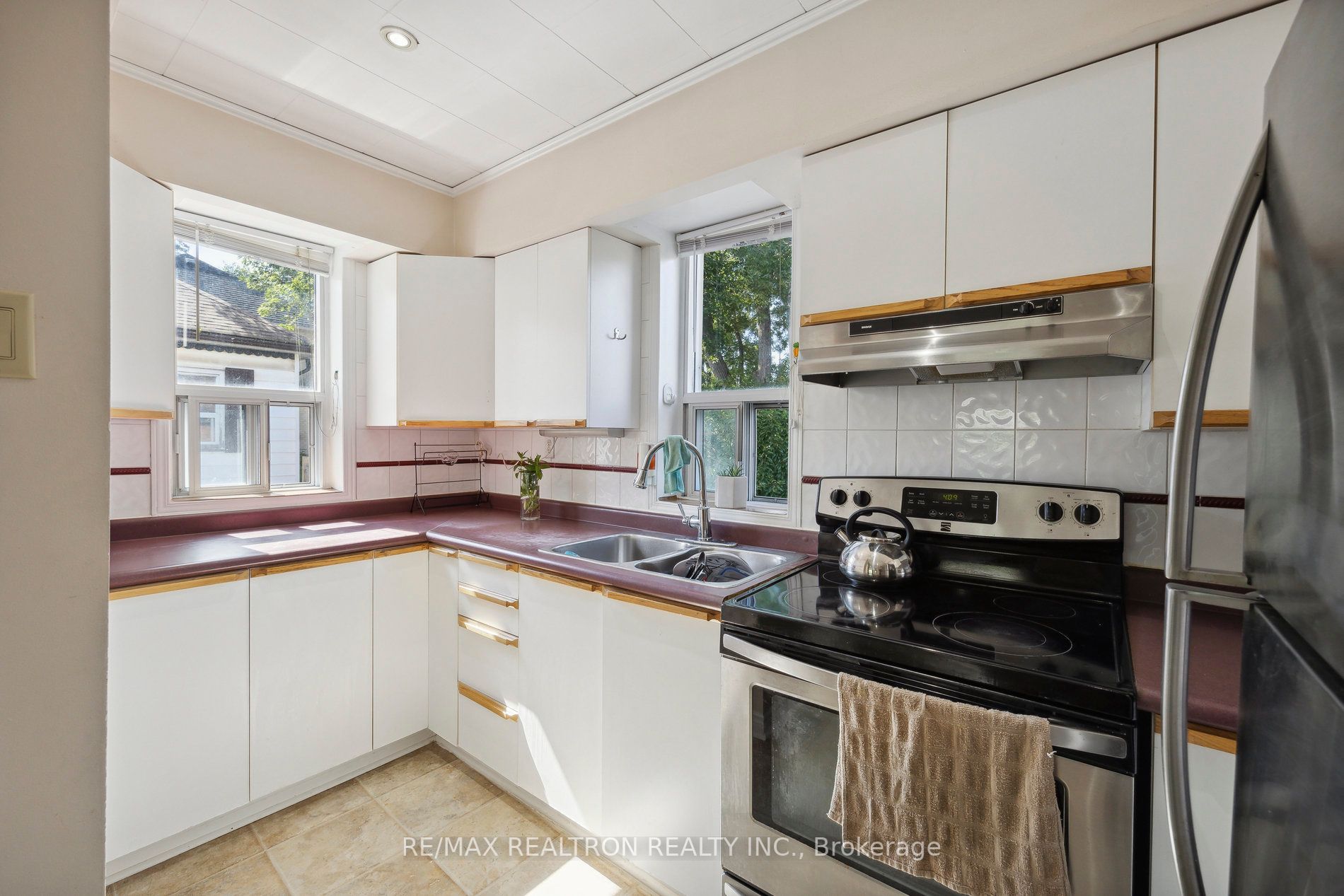 48 Glen Cameron Rd