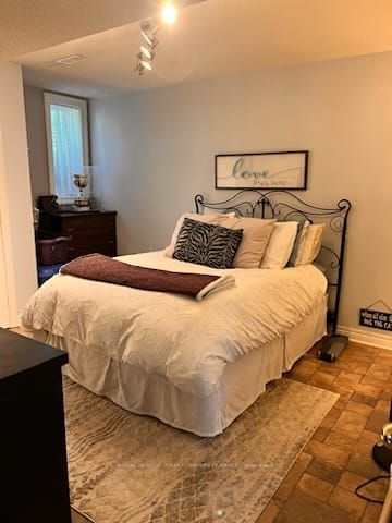 25 Breeze Dr, #Lower