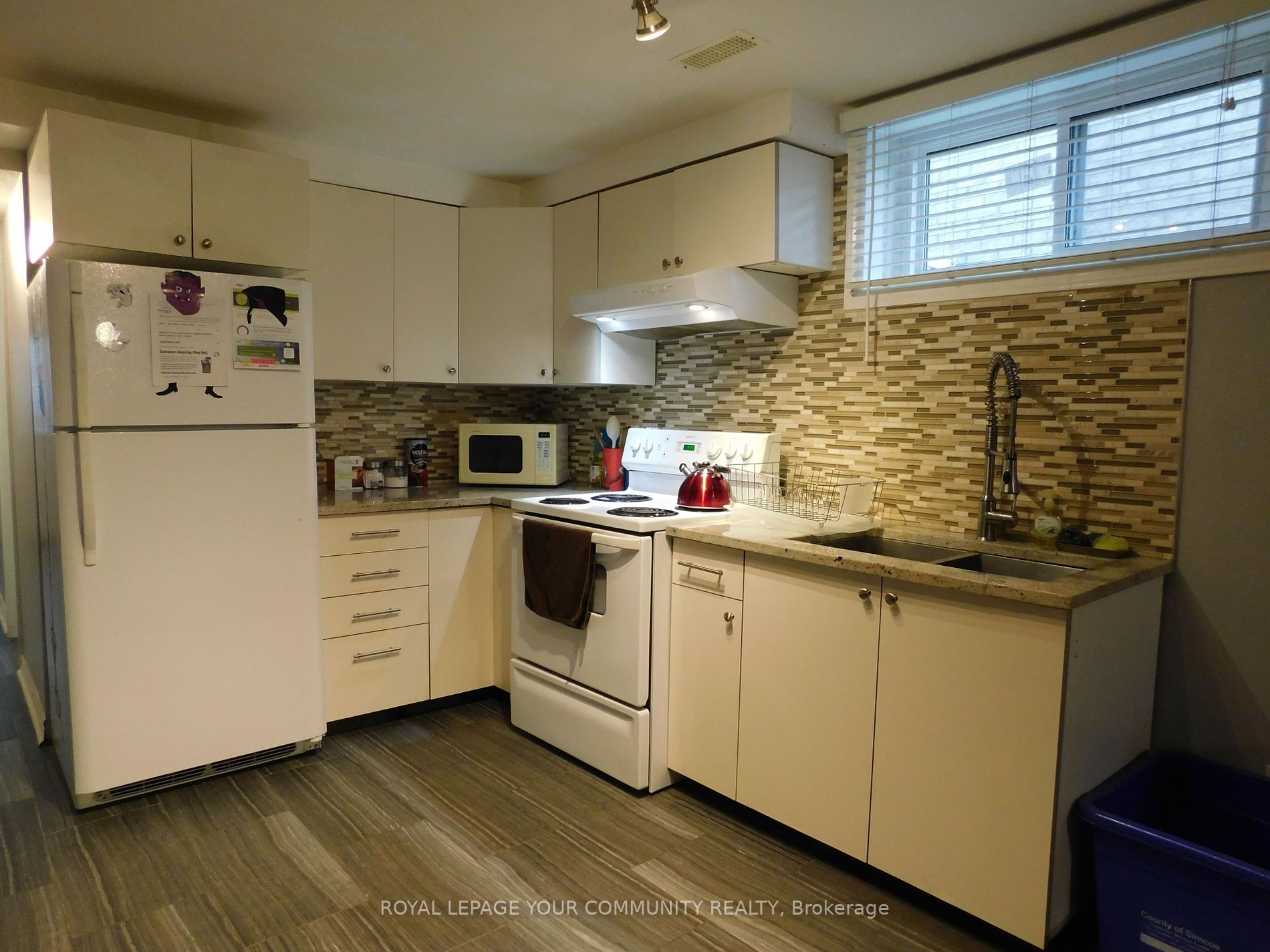 25 Breeze Dr, #Lower