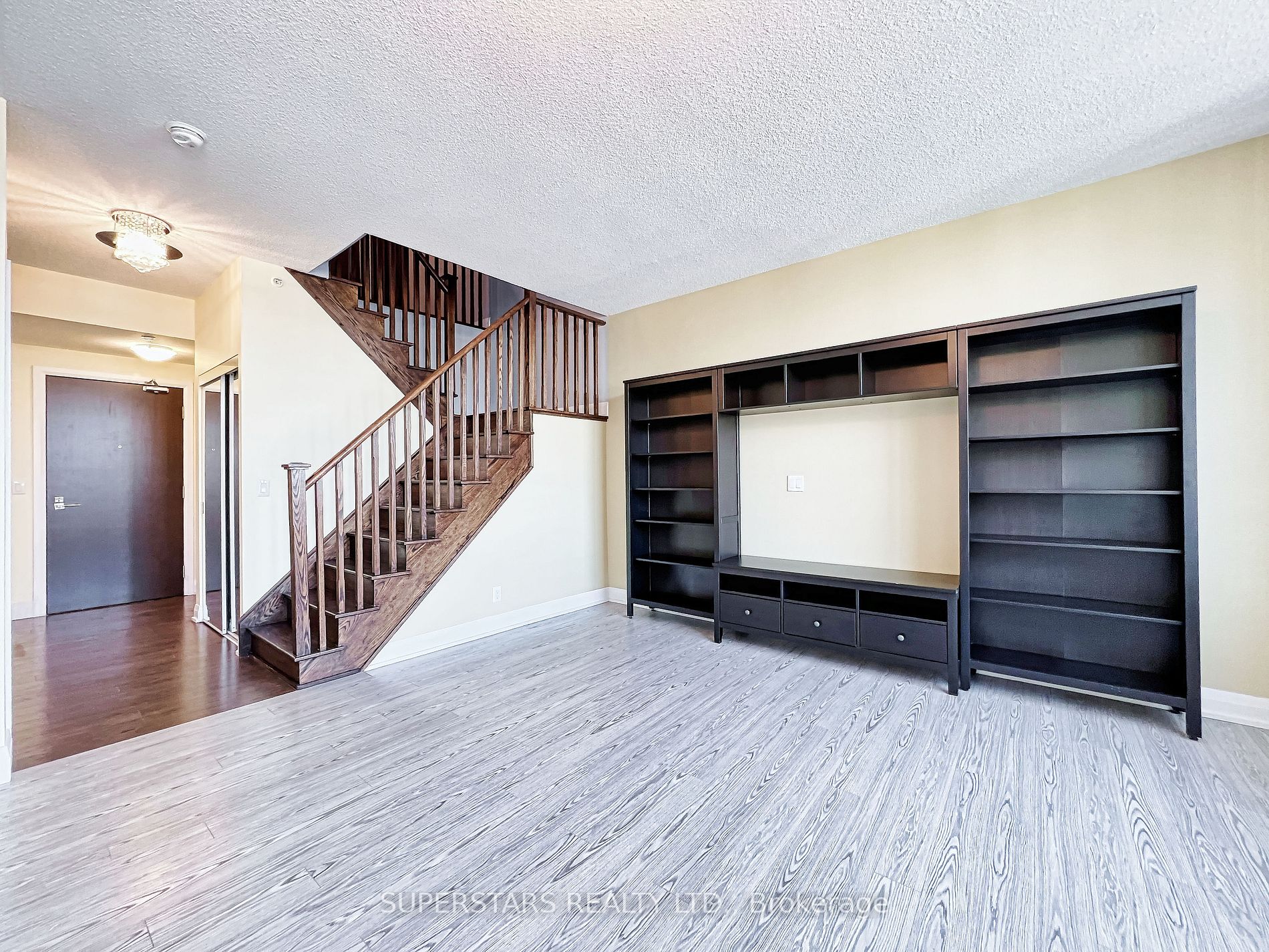 372 Highway 7 Rd E, #Ph16