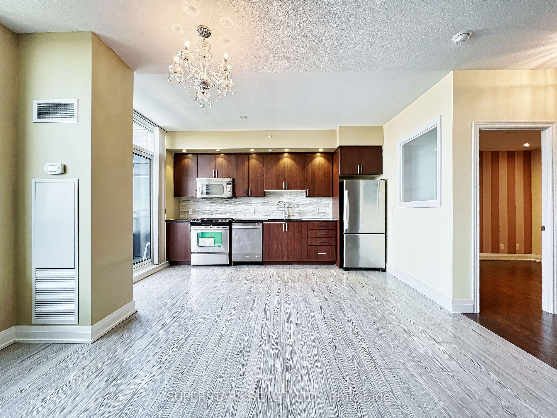 372 Highway 7 Rd E, #Ph16