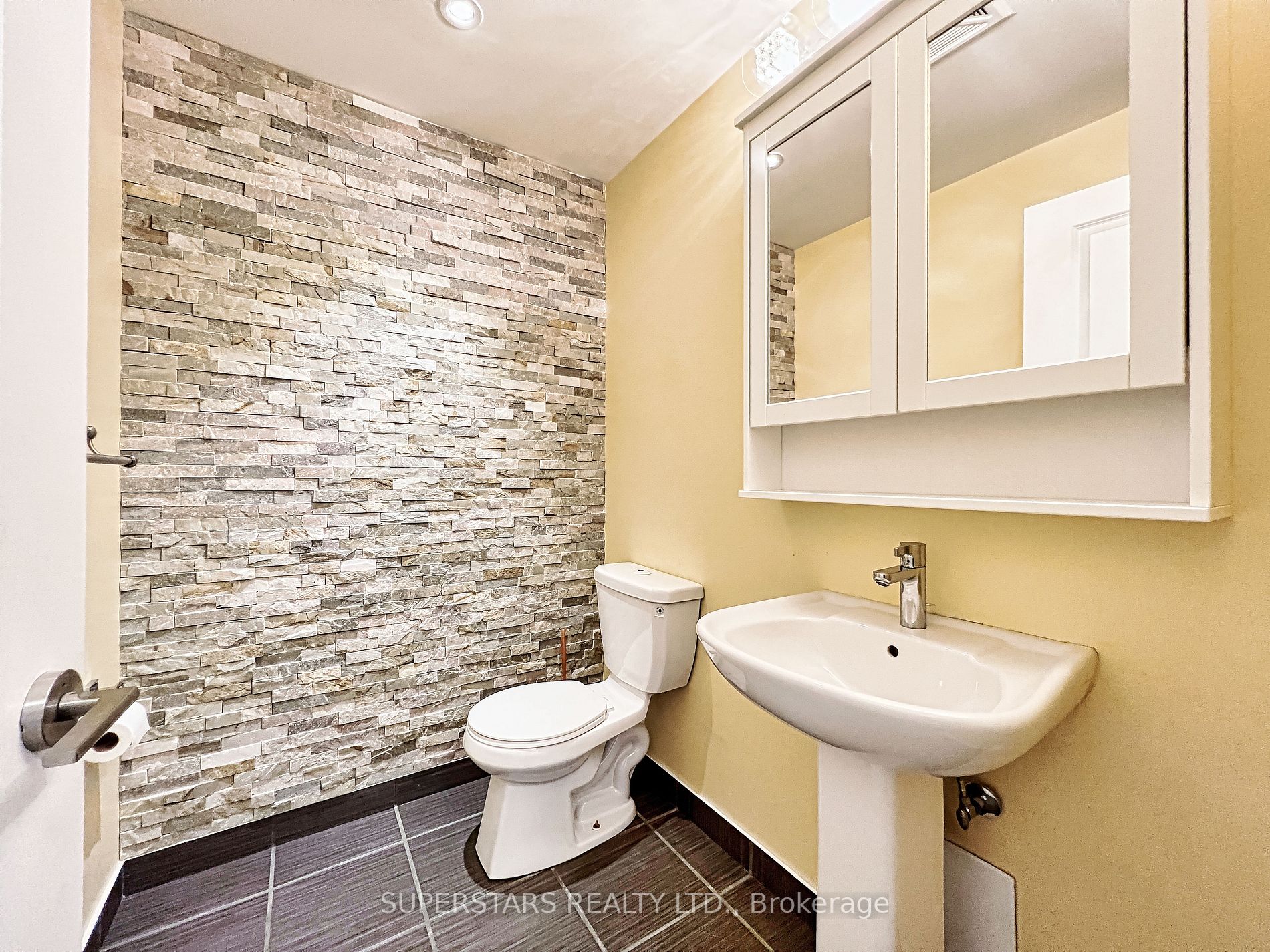 372 Highway 7 Rd E, #Ph16