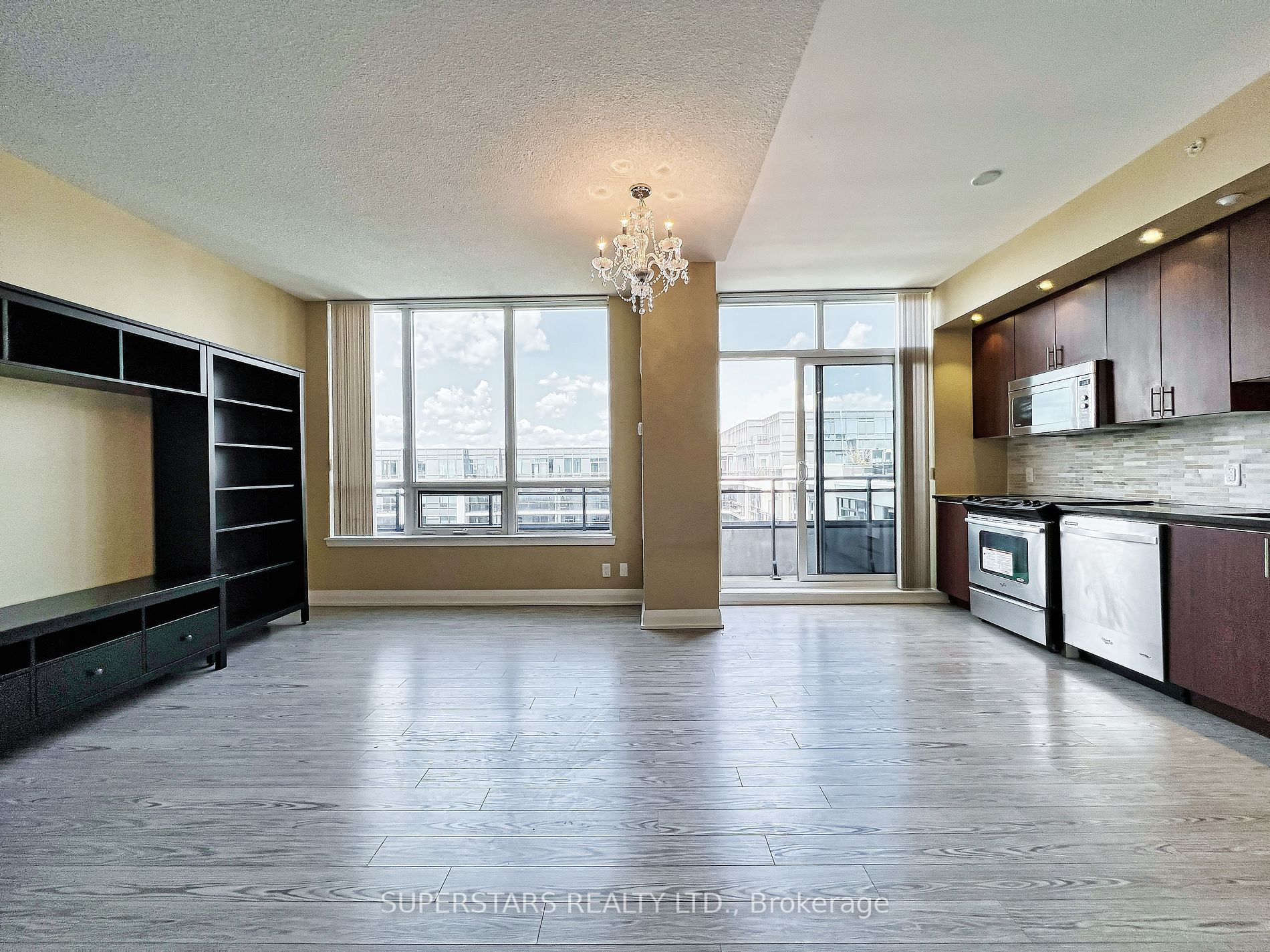 372 Highway 7 Rd E, #Ph16