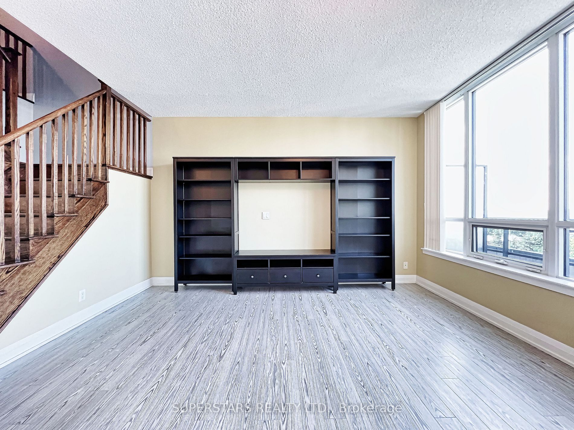 372 Highway 7 Rd E, #Ph16