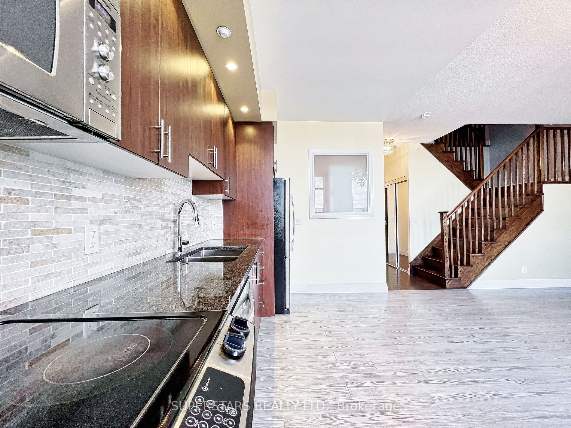 372 Highway 7 Rd E, #Ph16