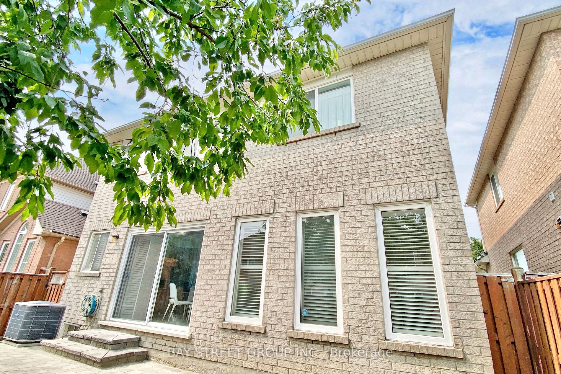 25 Tower Bridge Cres