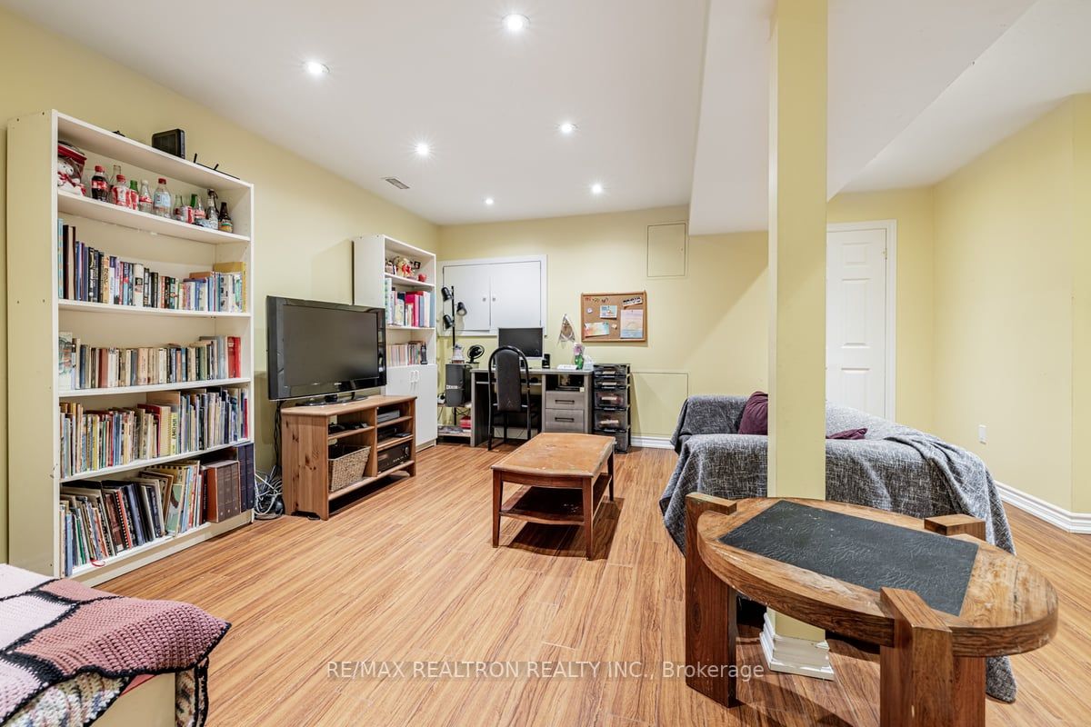 163 Gailcrest Circ