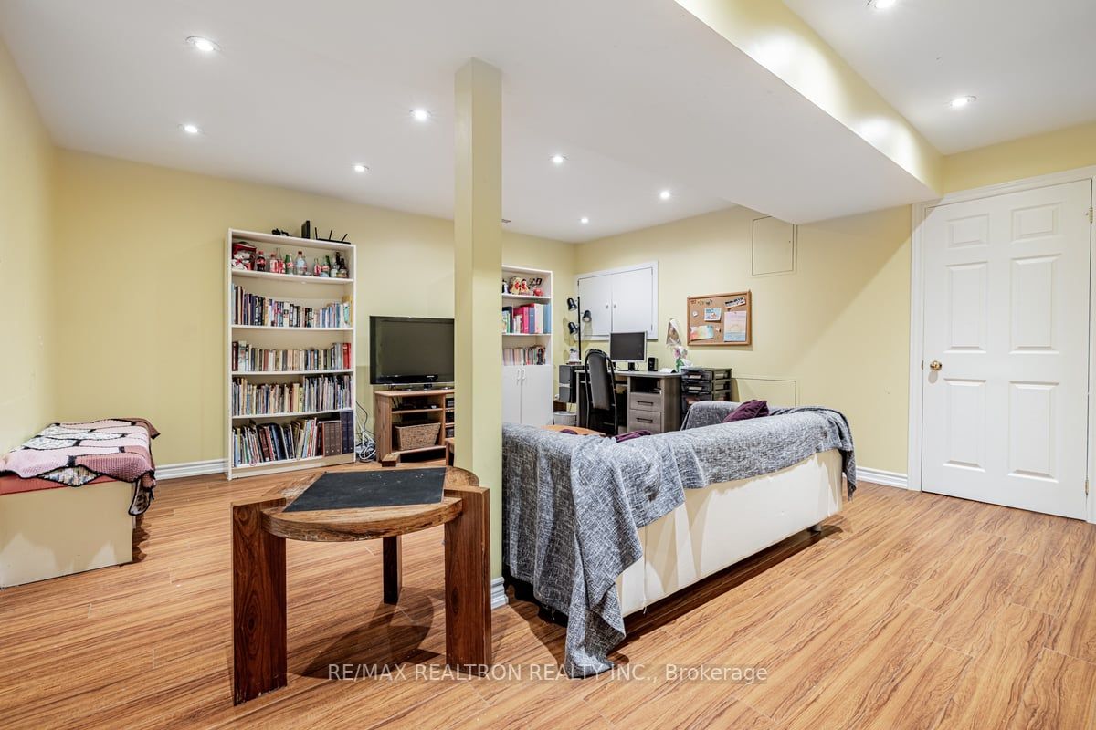 163 Gailcrest Circ