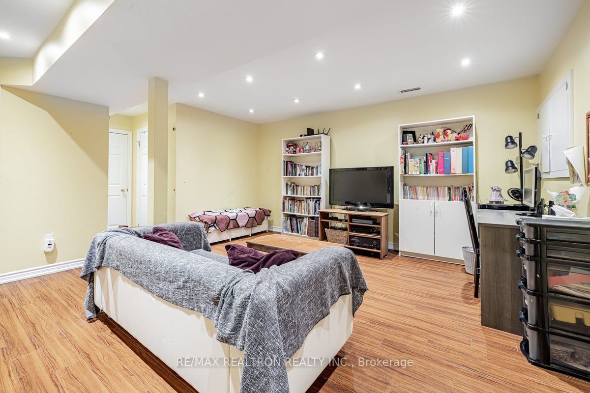 163 Gailcrest Circ