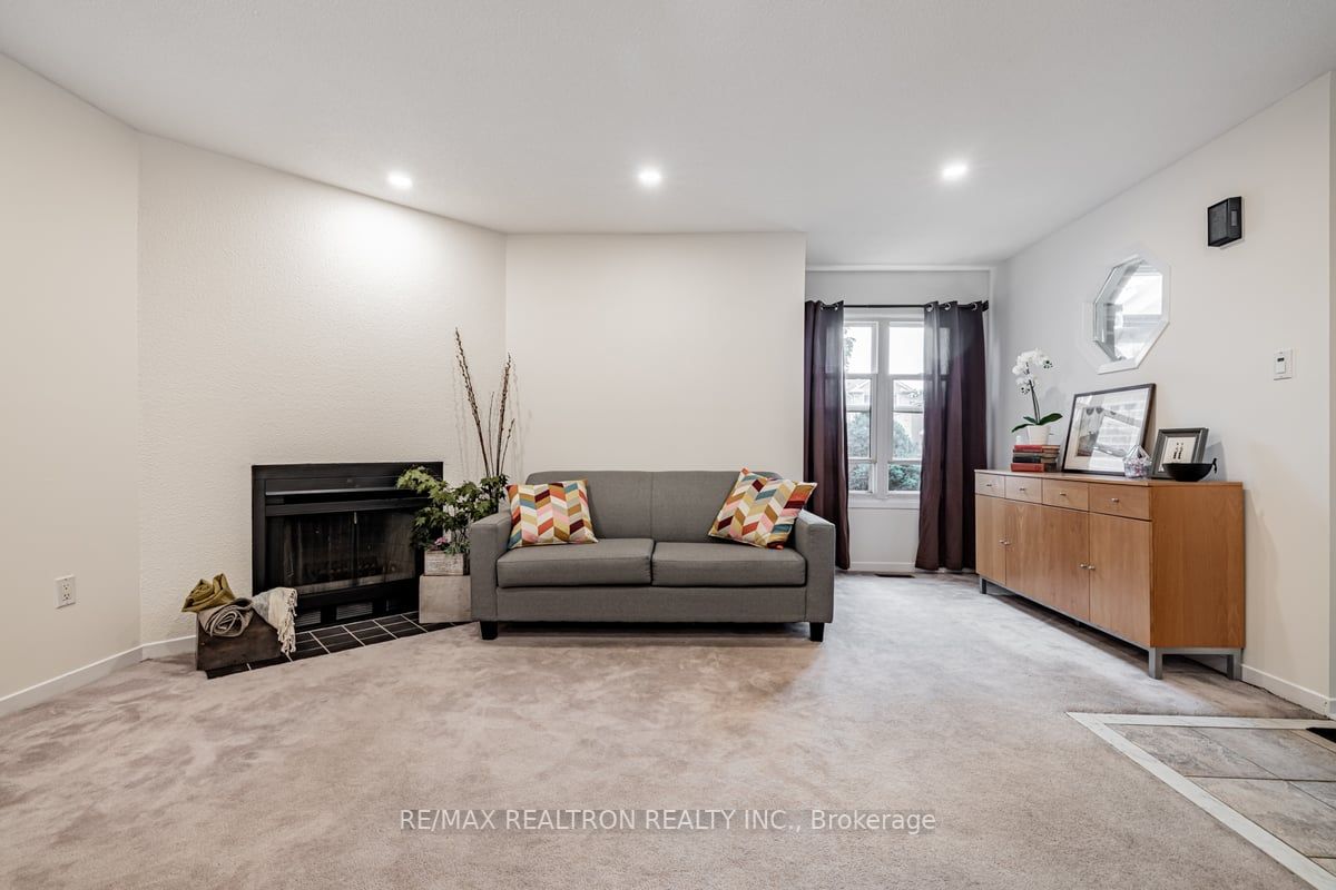 163 Gailcrest Circ