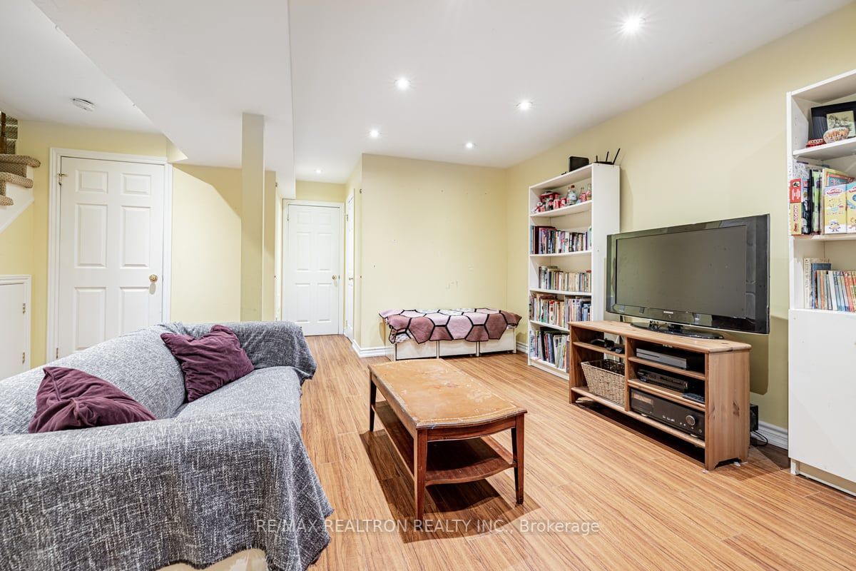 163 Gailcrest Circ