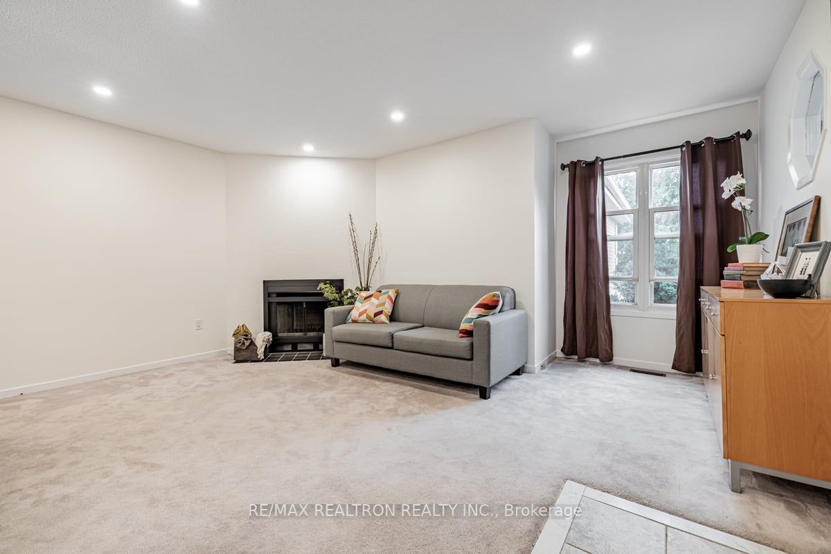 163 Gailcrest Circ
